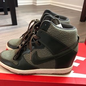 Nike Women’s Dunks Sky Hi Essentials